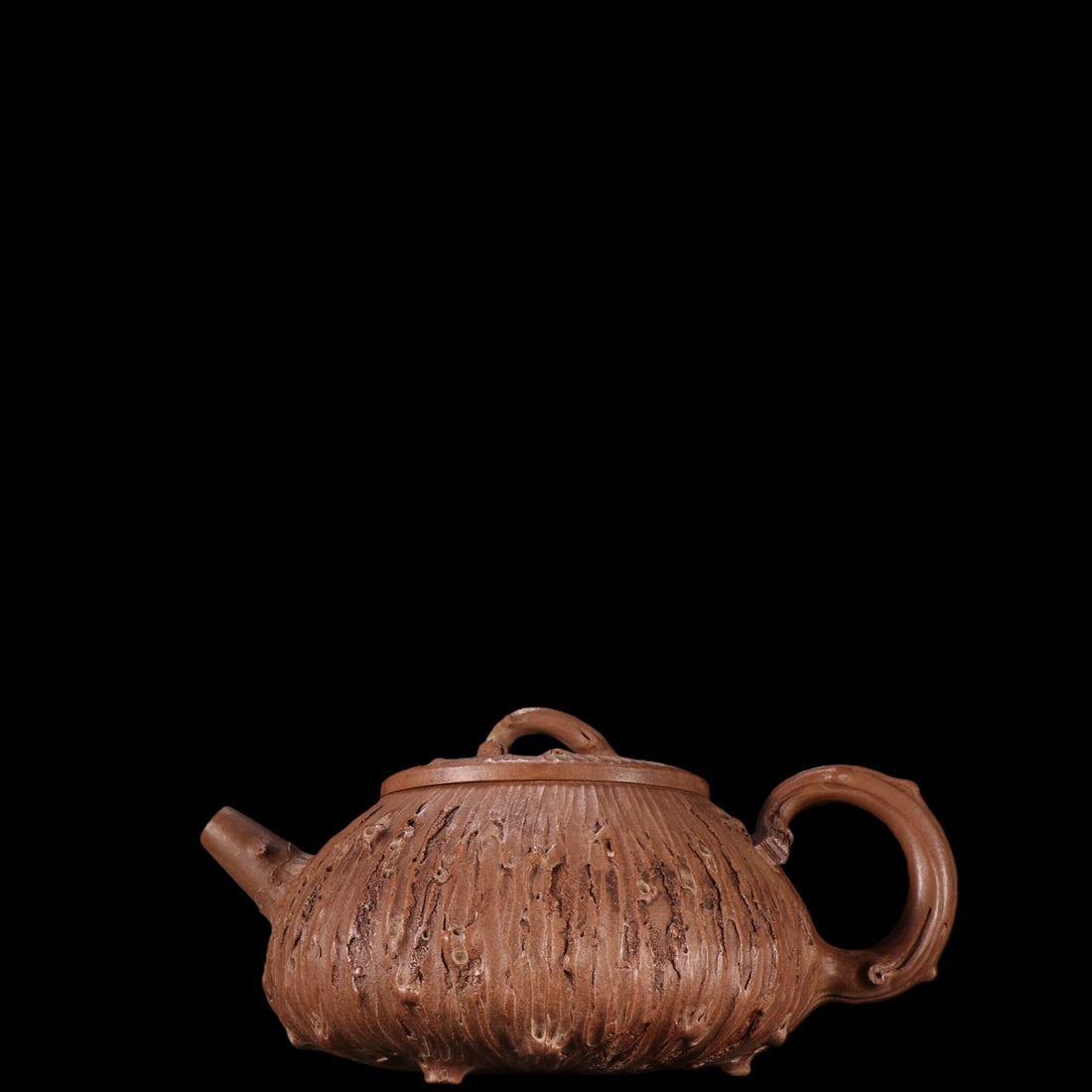 An Exquisite Purple Sands Teapot: An Exquisite Purple Sands Teapot Pei shi min Size:3.6inx7.7in紫砂树桩形石瓢壶 裴石民 Size:9.2cmx19.6cm