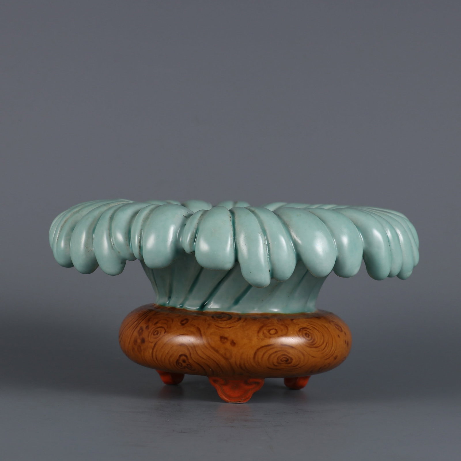 An Exquisite Imitation Wood Grain Glazed Brush Washer: An Exquisite Imitation Wood Grain Glazed Brush Washer Qing Dynasty, China Yongzheng Four-character Mark Size:3inx5.9in木纹釉海浪水洗 中国清&