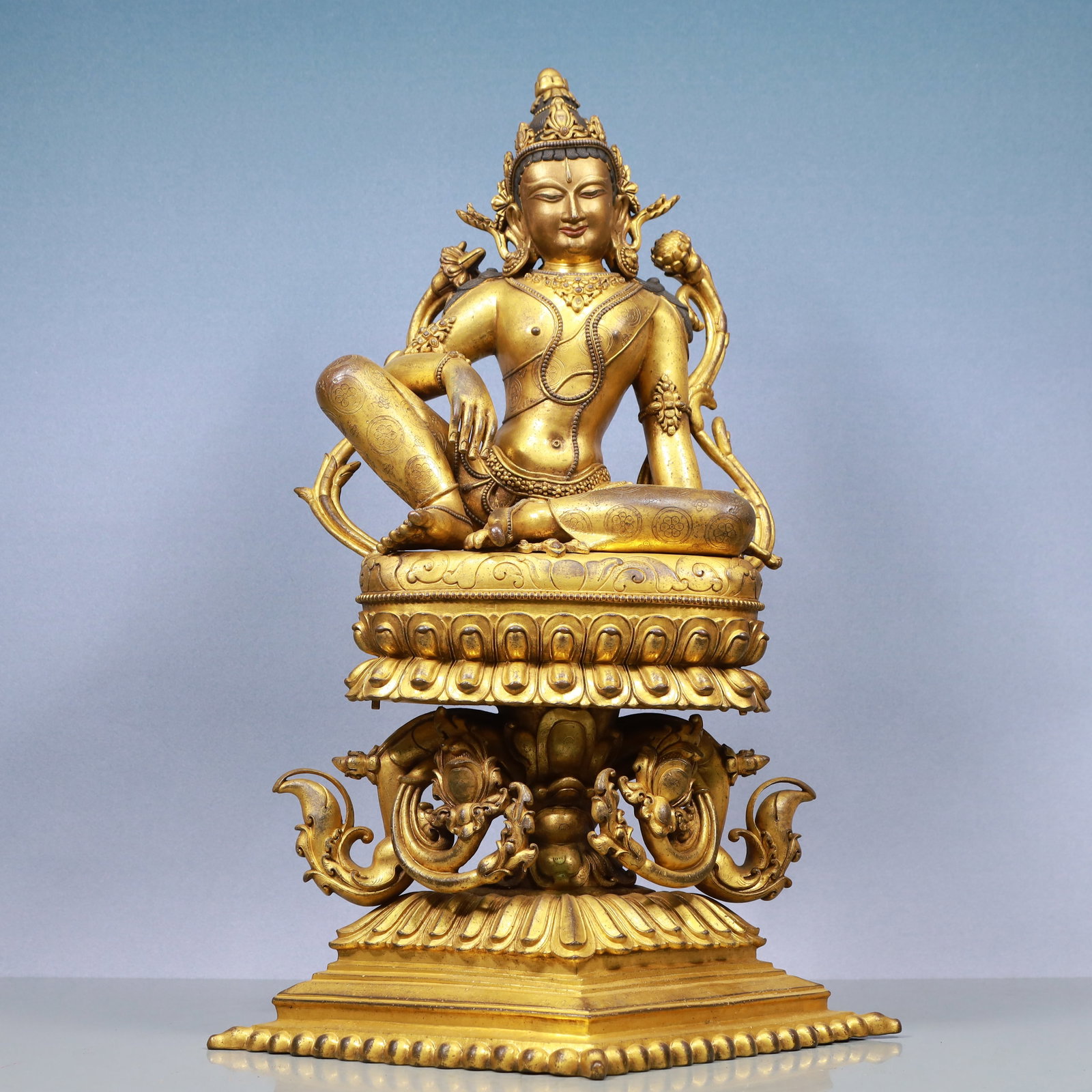 A Exquisite Gilt Bronze Buddha statue: A Exquisite Gilt Bronze Buddha statue Ming Dynasty, China Yongle Six-character Mark Size:16.1inx13.8inx24.8in Weight:19700g铜鎏金长寿佛佛像 中