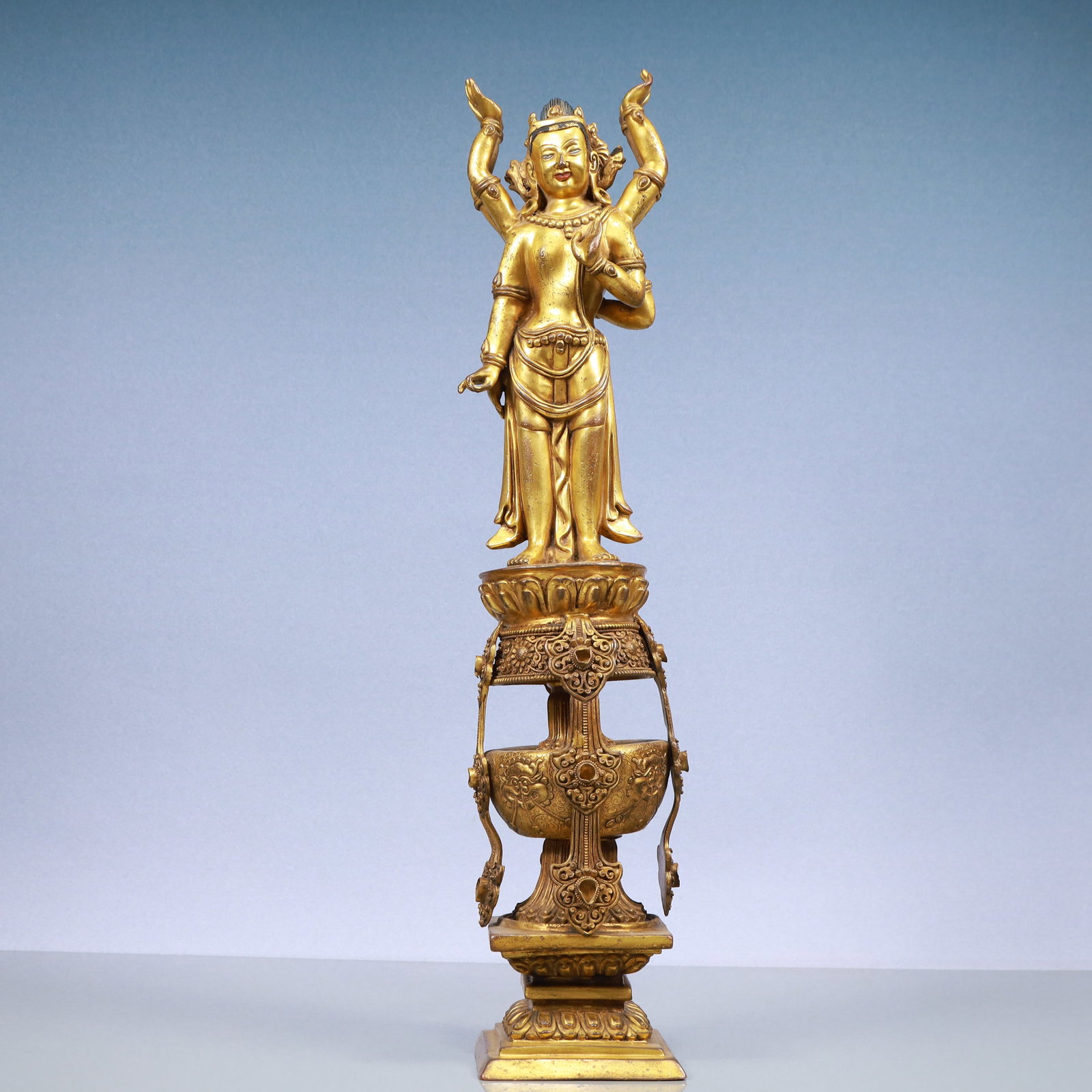 An Exquisite Gilt Bronze Buddha Statue: An Exquisite Gilt Bronze Buddha Statue Qing Dynasty, China Kangxi Six-character Mark Size:3.9inx20.5in Weight:4850g铜鎏金佛像 中国清代 大