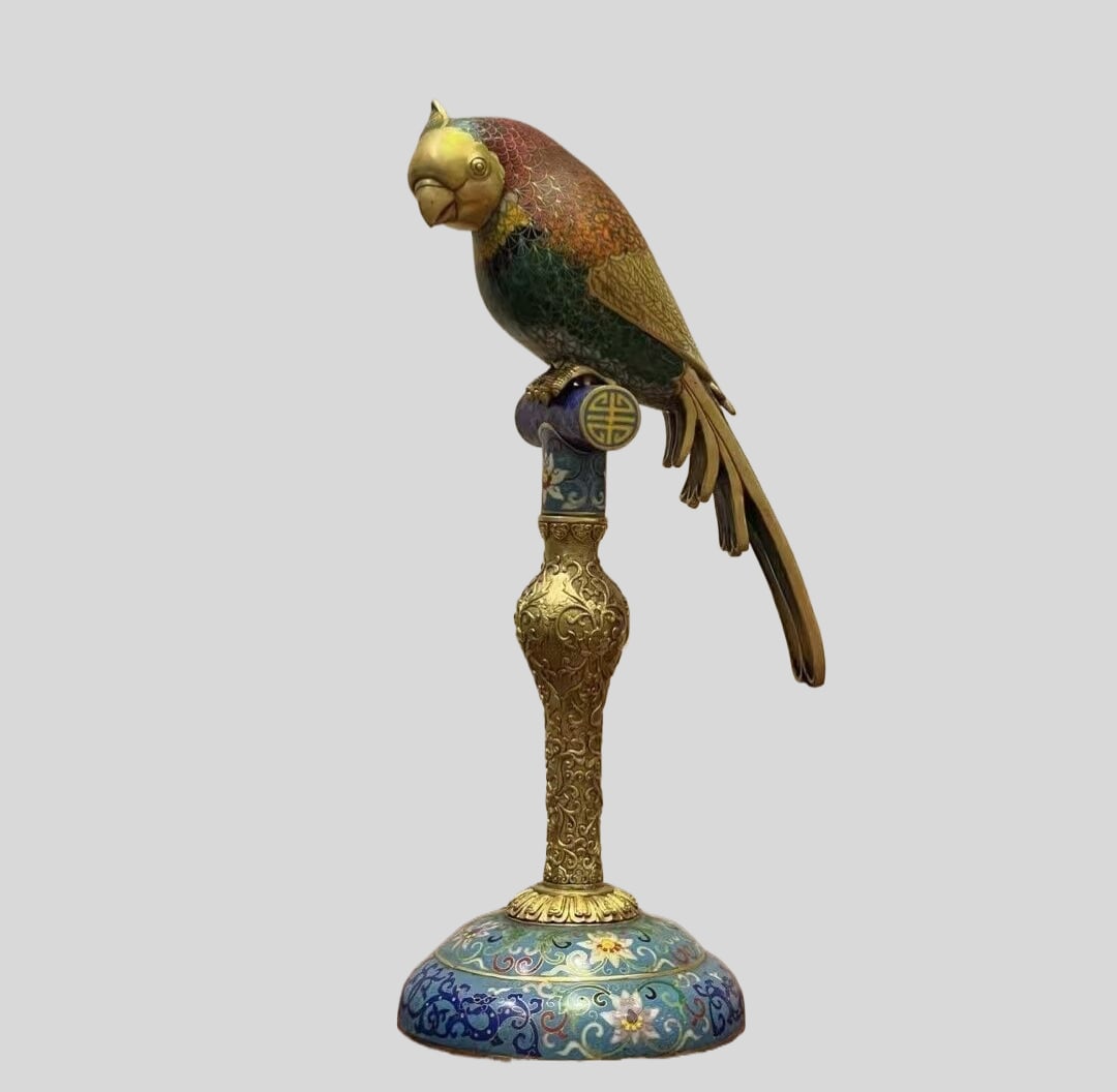 A Exquisite Cloisonne Bird-Form Ornament: A Exquisite Cloisonne Bird-Form Ornament Qing Dynasty, China Qianlong Four-character Mark Size:15.7inx5.9in Weight:2.9KG景泰蓝鹦鹉摆件 中国清