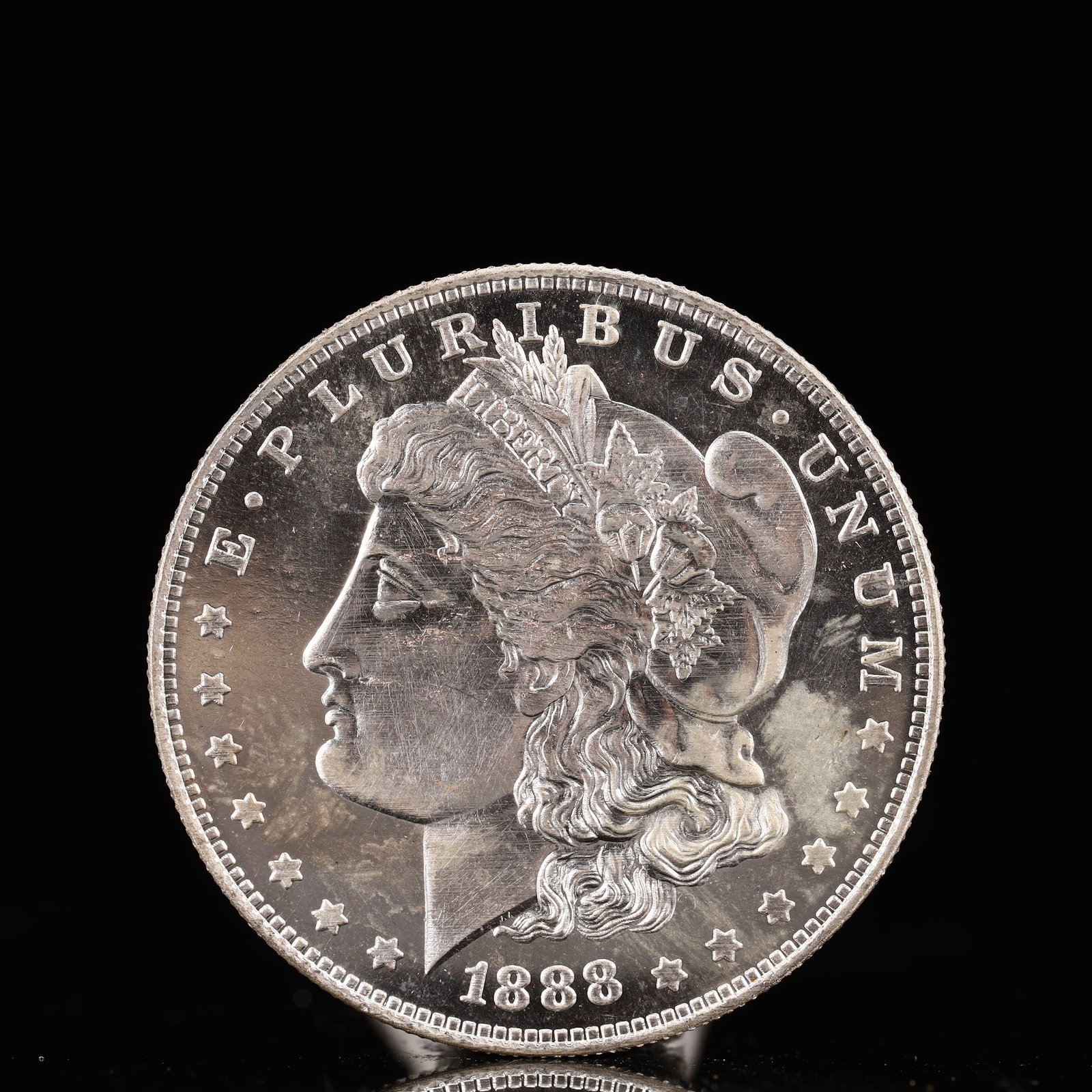 USA Morgan Dollar 1888 Coin: Obv: profile bust with date below and E PLURIBUS UNUM legend and stars around. Rev: eagle with In God we trust above within wreath with UNITED STATES OF AMERICA ONE DOLLAR legend. IN GOD WE TRUST / LI
