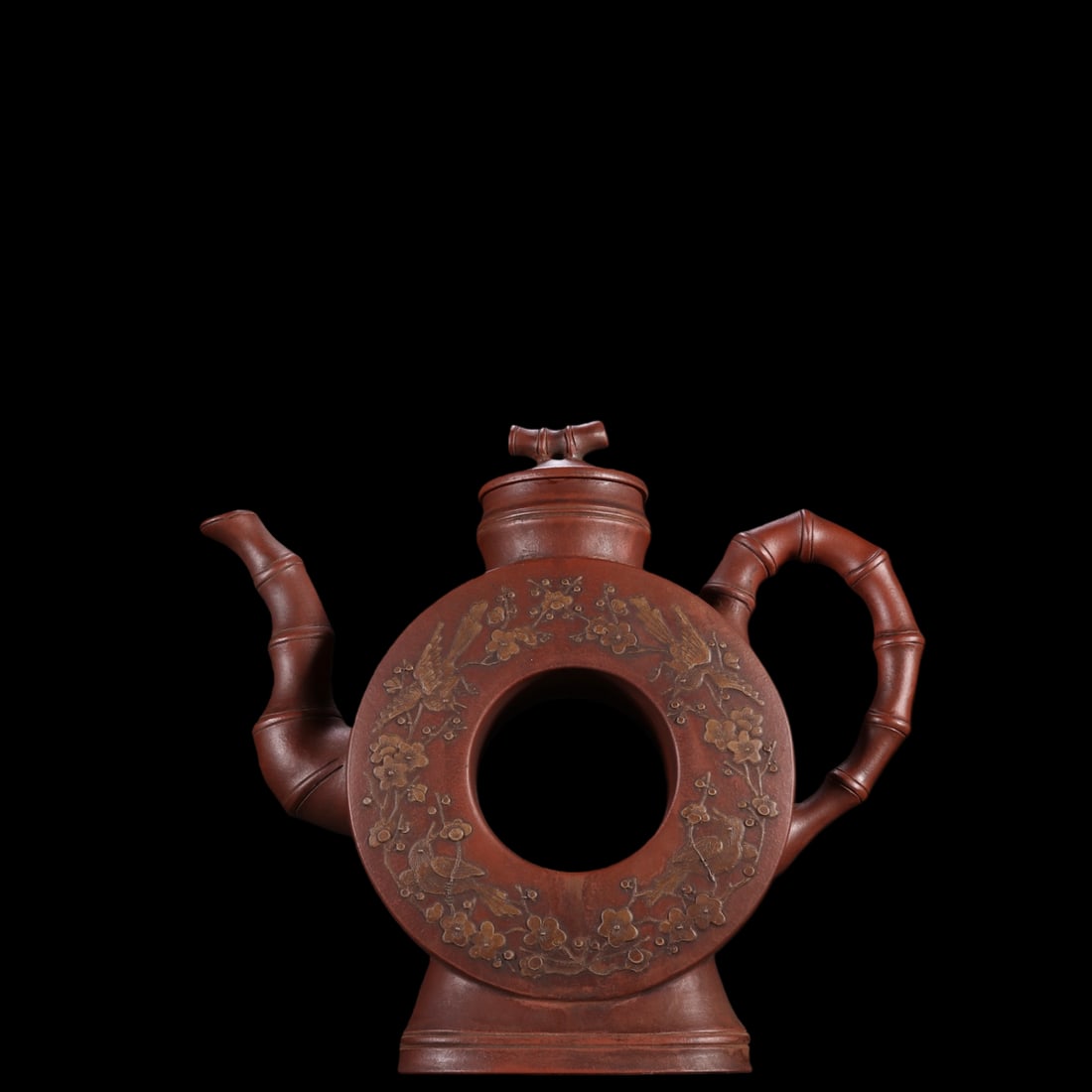 An Exquisite Purple Sands Flower and Bird Pattern Teapot: An Exquisite Purple Sands Flower and Bird Pattern Teapot Xu you quan Size:3.9inx8.1in紫砂花鸟纹茶壶 徐友泉 Size:10cmx20.7cm