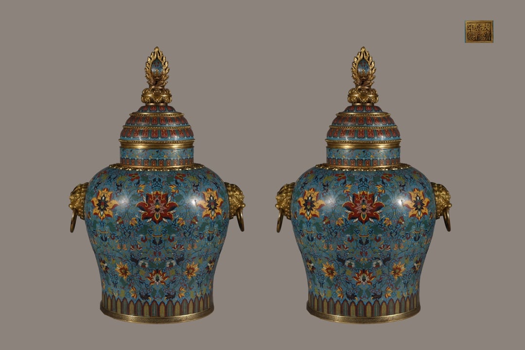 A Pair of Exquisite Cloisonne Lotus Pattern Double-Ears Jar: A Pair of Exquisite Cloisonne Lotus Pattern Double-Ears Jar Qing Dynasty, China Qianlong Six-character Mark Size:23.6inx15.7in Weight:8.3kg景泰蓝勾莲纹兽ň