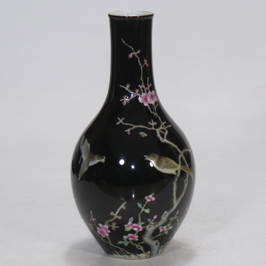 An Exquisite Famille-Rose Flower and Bird Pattern Vase: An Exquisite Famille-Rose Flower and Bird Pattern Vase Qing Dynasty, China Qianlong Four-character Mark Size:8.4in粉彩乌金釉地花鸟石榴ல