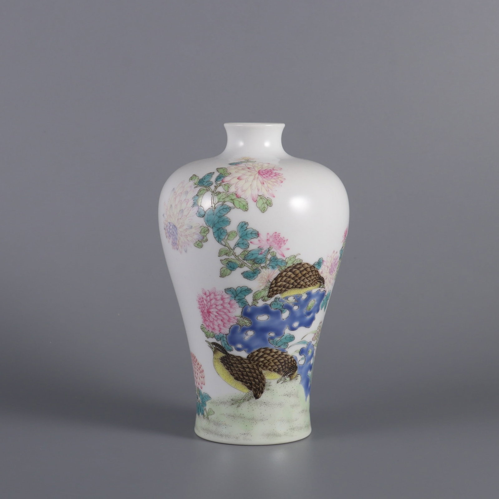 An Exquisite Famille-Rose Flower and Bird Pattern Vase: An Exquisite Famille-Rose Flower and Bird Pattern Vase Qing Dynasty, China Qianlong Four-character Mark Size:6.7inx3.9in粉彩安居乐业梅瓶 中国