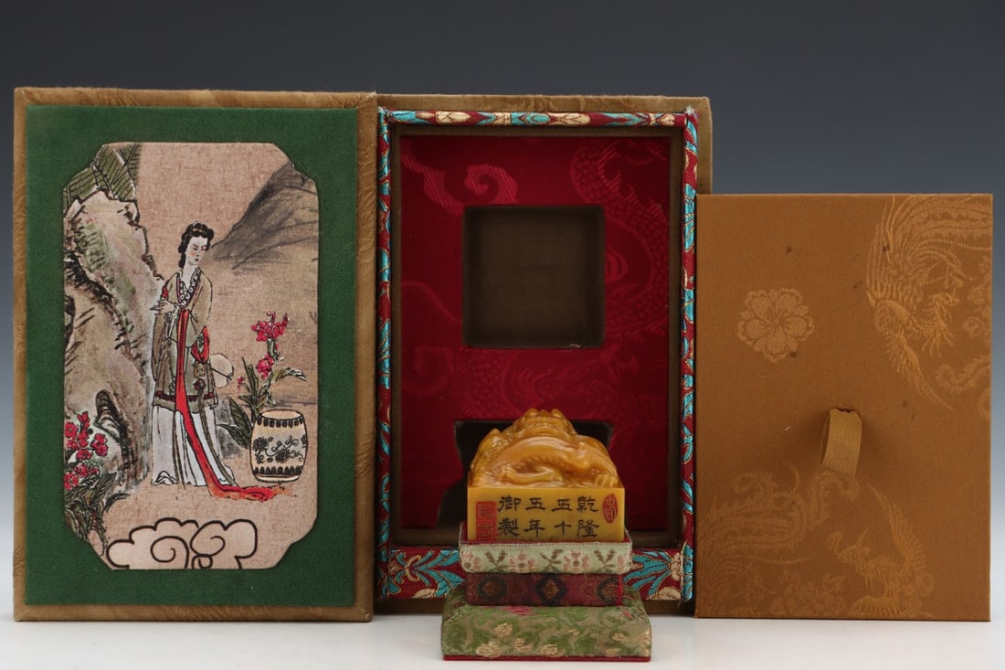 An Exquisite Tianhuang Stone Auspicious Beast Seal: An Exquisite Tianhuang Stone Auspicious Beast Seal Qing Dynasty, China Size:1.9inx1.9inx1.7in Weight:166.2g田黄石兽钮印章 中国清代 Siz