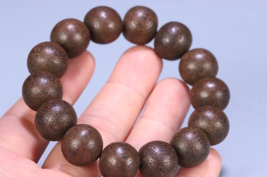 An Exquisite Eaglewood Bracelets - 6