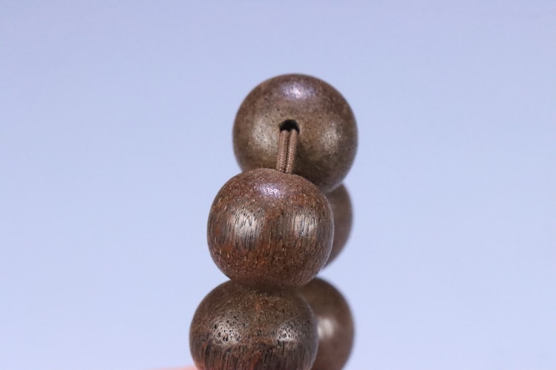 An Exquisite Eaglewood Bracelets - 9