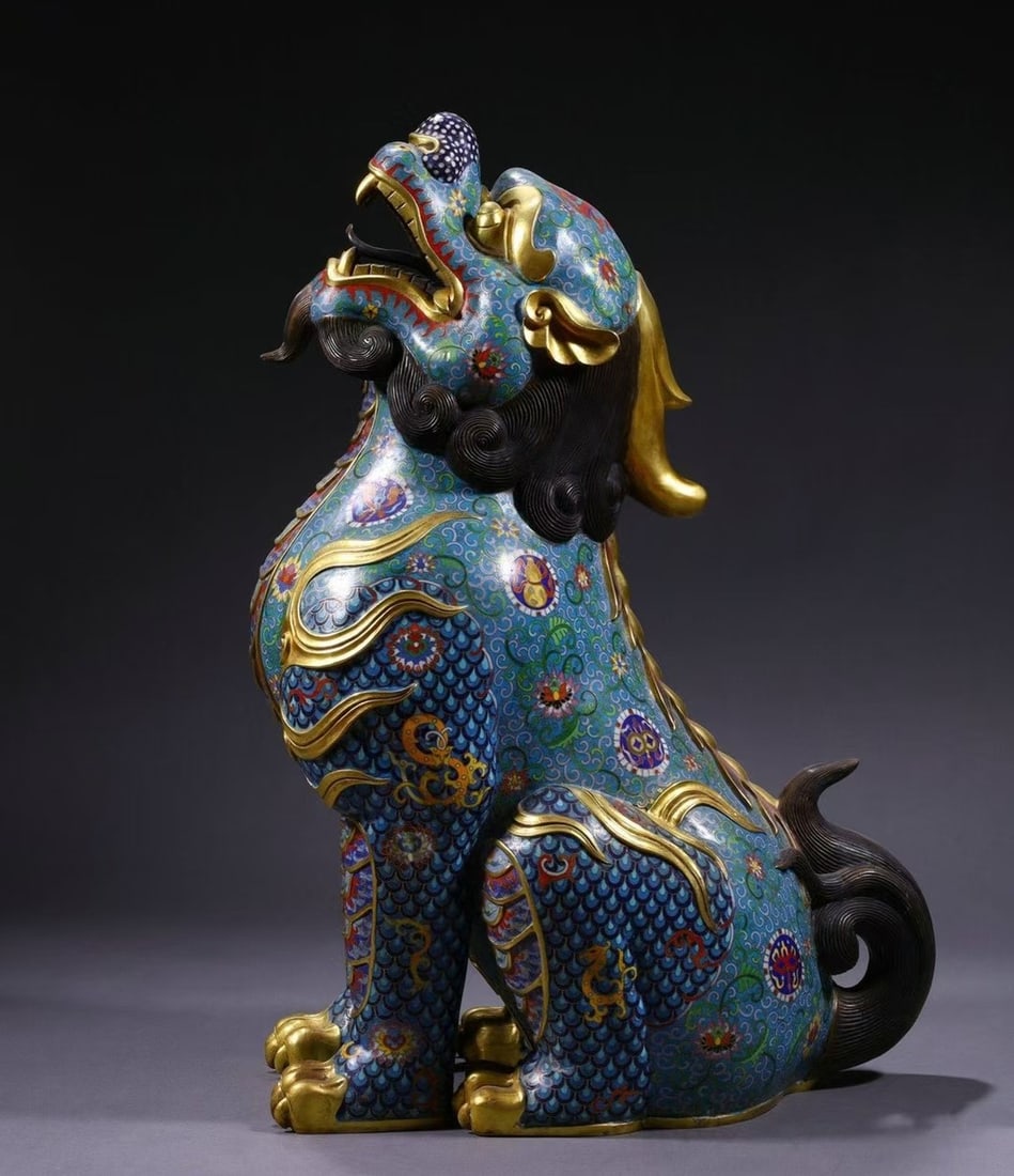 A Exquisite Cloisonne Lion Ornament: A Exquisite Cloisonne Lion Ornament Qing Dynasty, China Size:24.4inx16.9in Weight:20KG景泰蓝狮子摆件 中国清代 Size:62cmx43cm