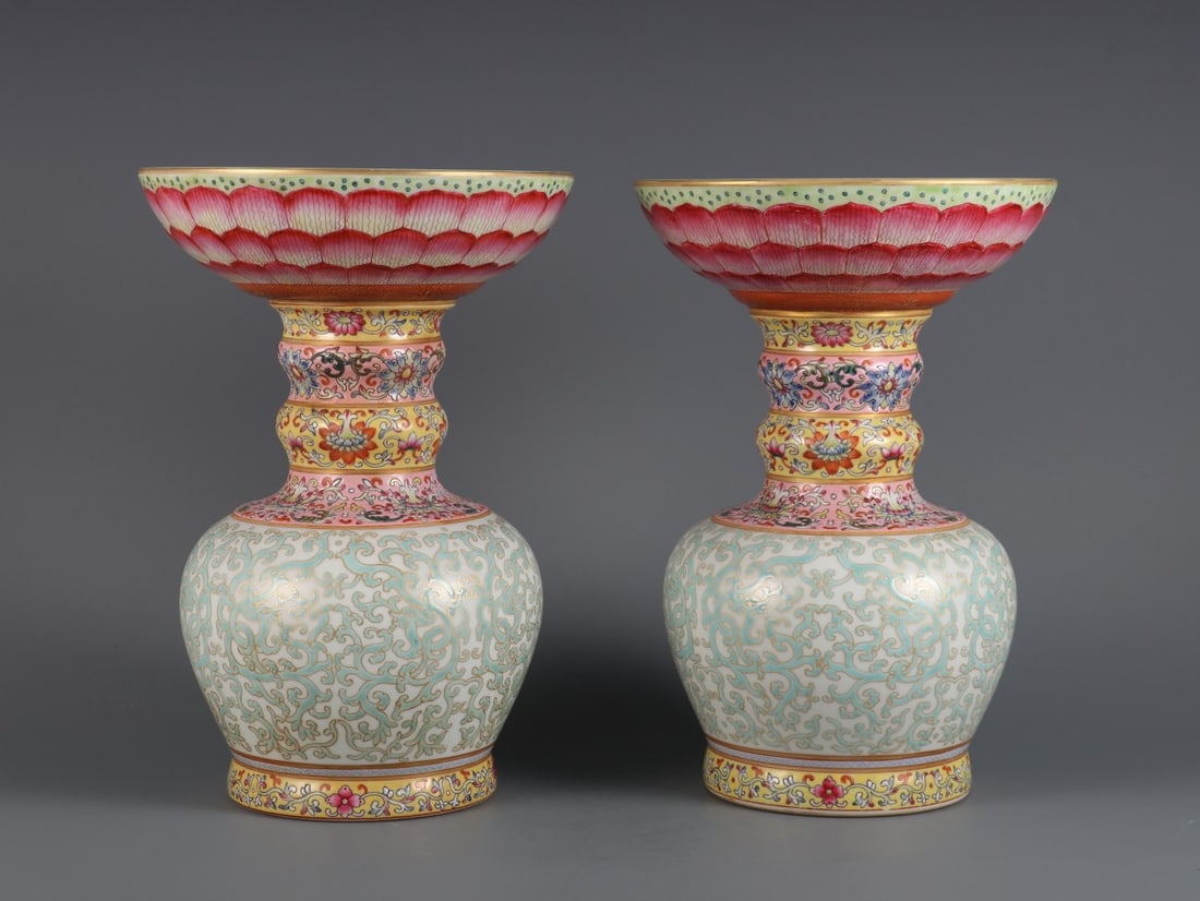 A Pair of Exquisite Famille-Rose Painted Gold Dragon Pattern Lotus Pattern Vase: A Pair of Exquisite Famille-Rose Painted Gold Dragon Pattern Lotus Pattern Vase Qing Dynasty, China Qianlong Six-character Mark Size:10.4inx7in粉彩描金夔龙纹&