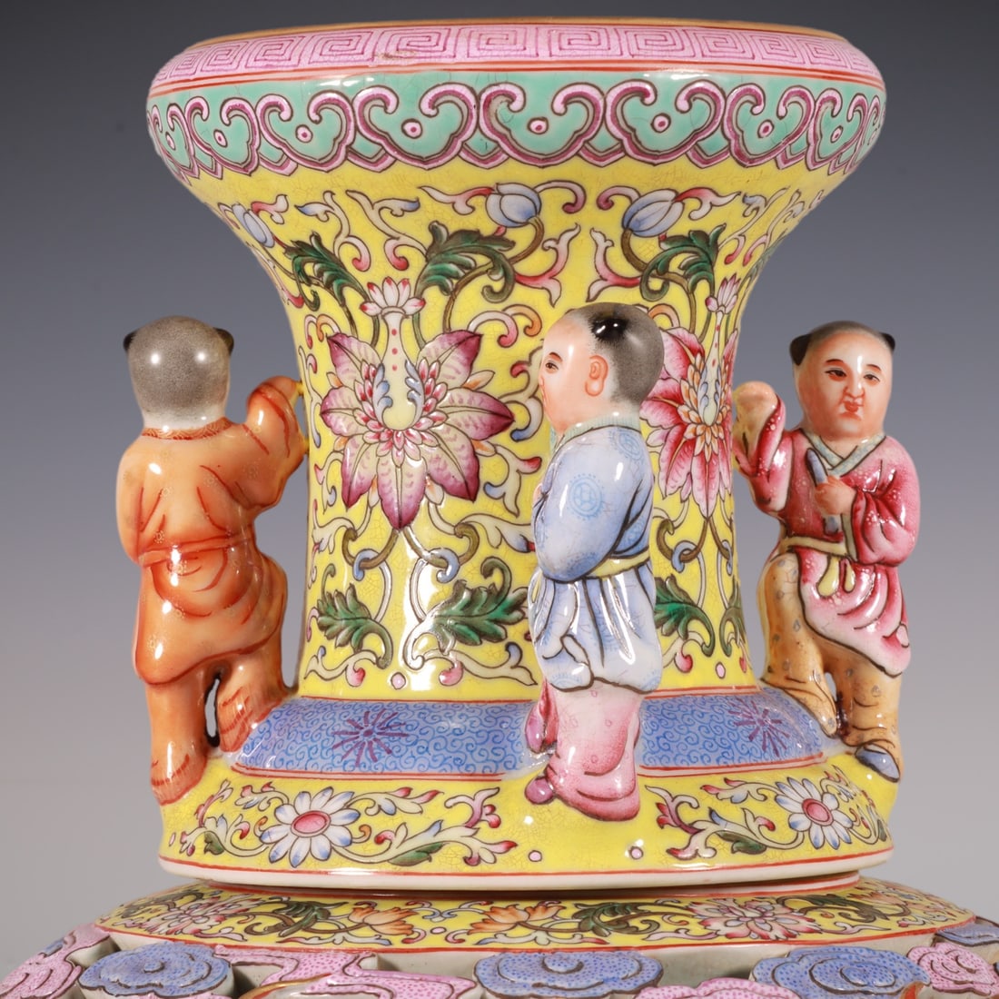 An Exquisite Enamel Dragon Pattern Lotus Pattern Vase - 2