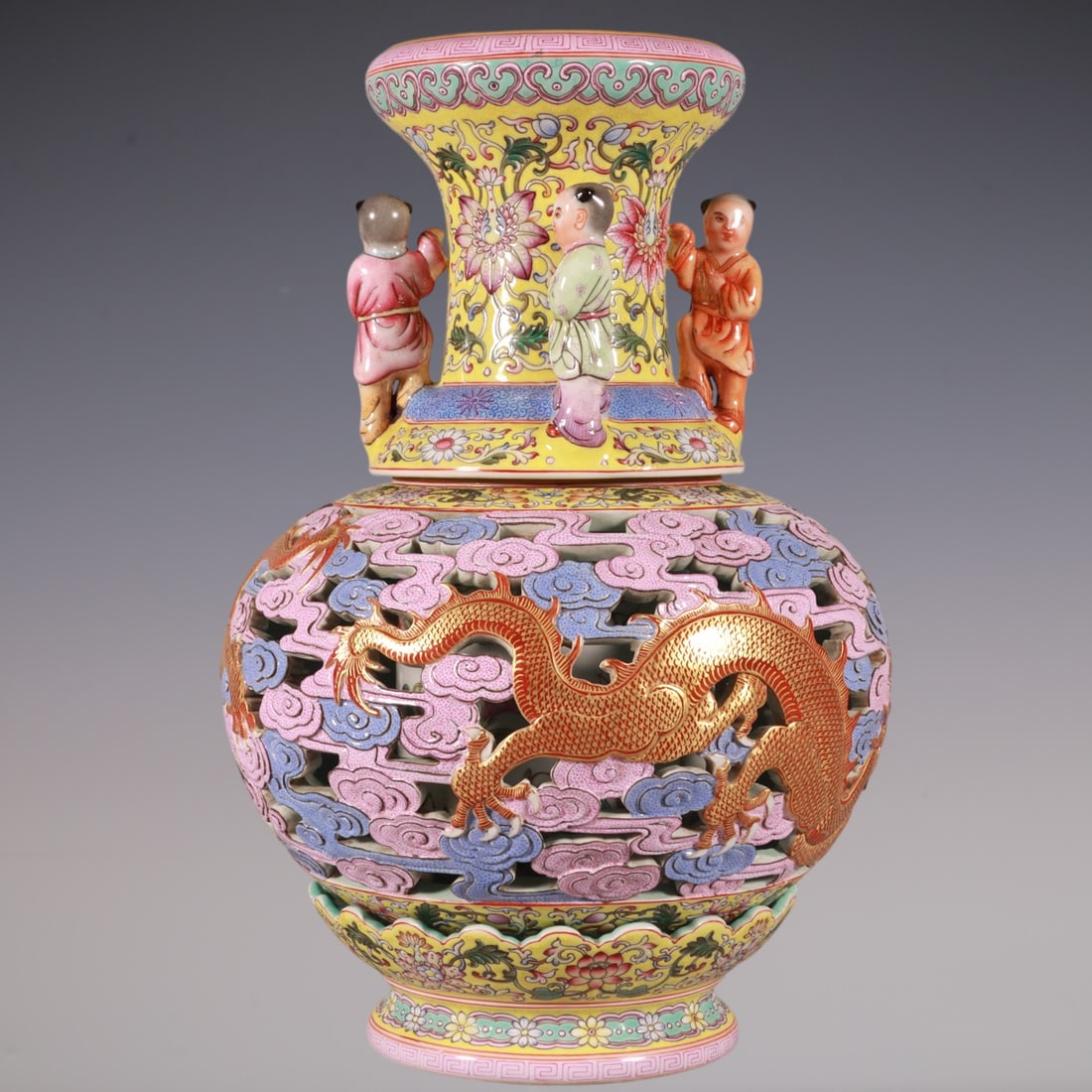 An Exquisite Enamel Dragon Pattern Lotus Pattern Vase - 5