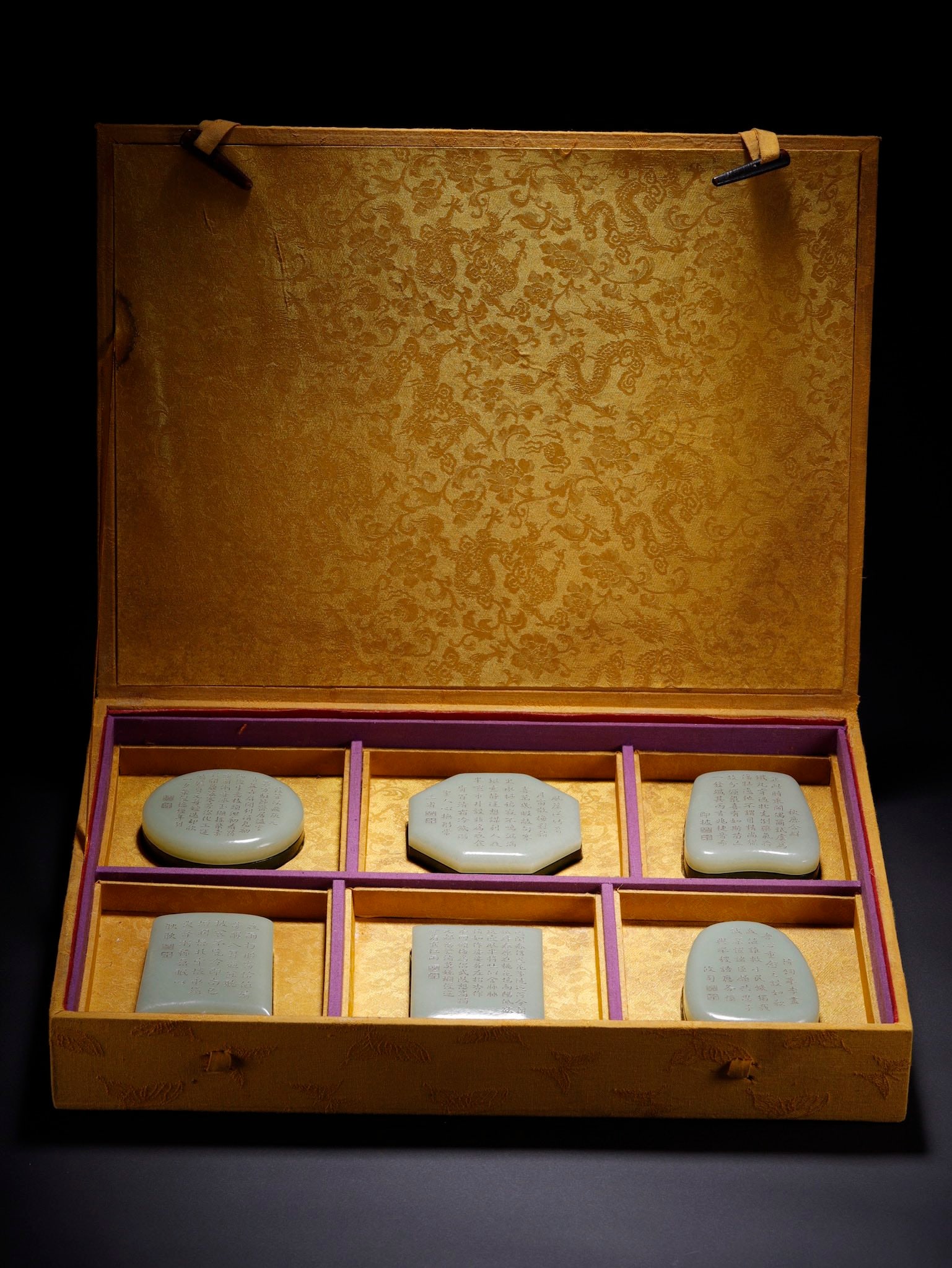 A Set of Fine Jasper Inlaid White Jade with poem Inkstone: A Set of Fine Jasper Inlaid White Jade with poem Inkstone Qing Dynasty, China Qianlong Four-character Mark Diameter Size:3in Weight:1444.5g碧玉带白玉盖御ĳ