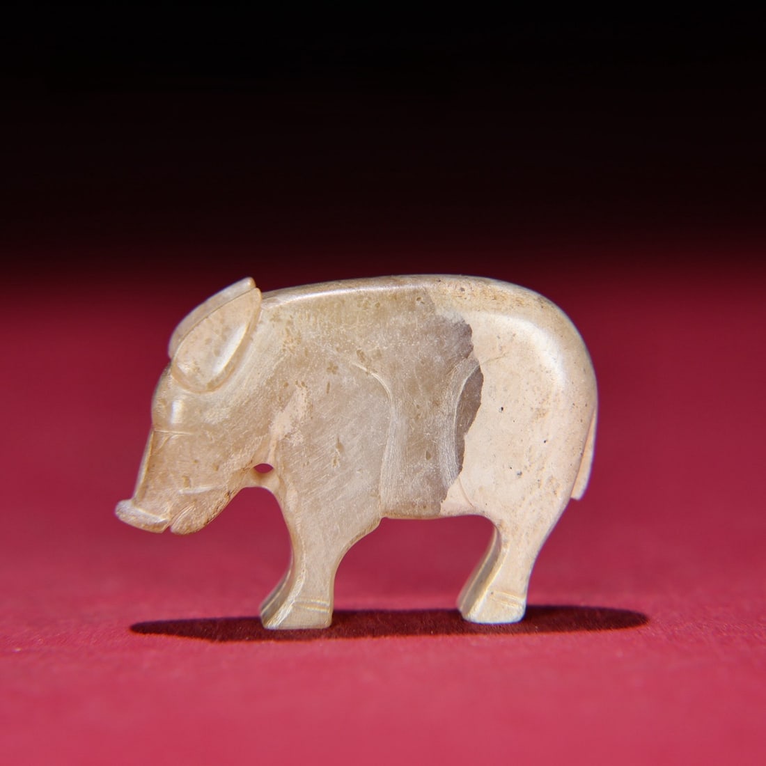 An Exquisite White Jade Pig Pendant: An Exquisite White Jade Pig Pendant Han Dynasty, China Size:1.2inx1.6inx0.4in Weight:22g白玉玉猪挂件 中国汉代 Size:3cmx4.1cmx0.9cm Weight:22