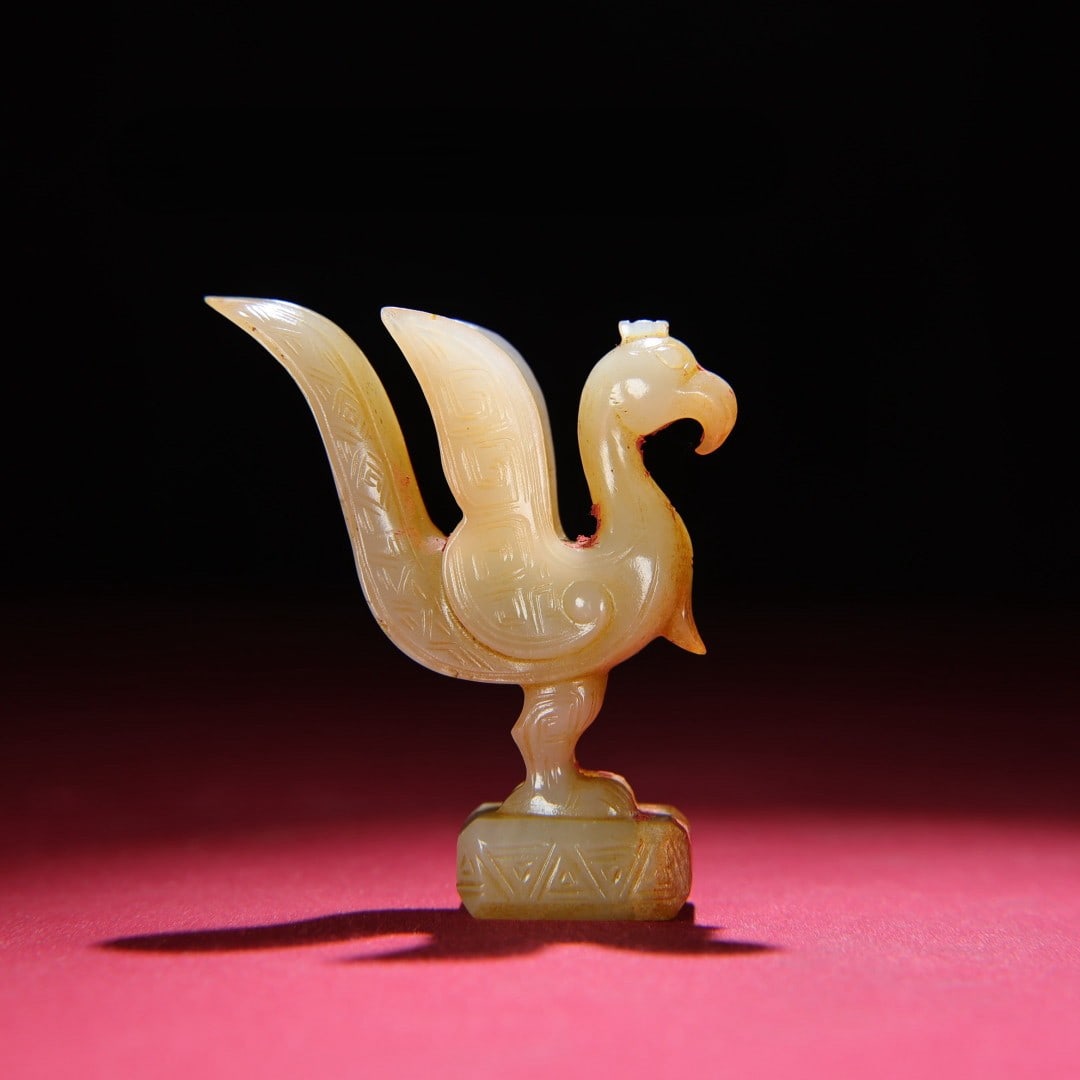 An Exquisite White Jade Phoenix Seal: An Exquisite White Jade Phoenix Seal Han Dynasty, China Size:2.4inx2.8inx0.8in Weight:59g白玉凤鸟印章 中国汉代 Size:6cmx7cmx2.1cm Weight:59g