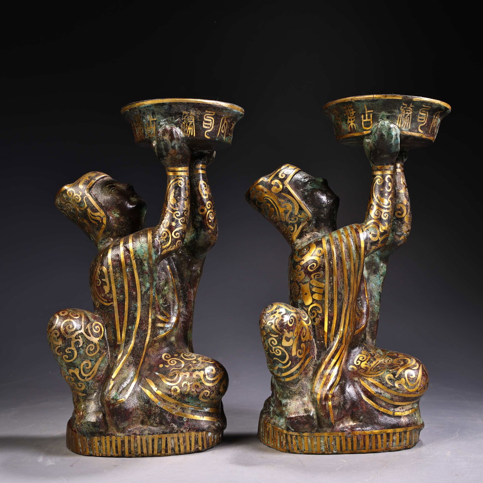 A Pair of Exquisite Bronze Inlaid Gold Figure-Shaped Candlestick: A Pair of Exquisite Bronze Inlaid Gold Figure-Shaped Candlestick Han Dynasty, China Size:9.8inx5.1in Weight:1900g青铜错金跪人油灯一对 ߑ