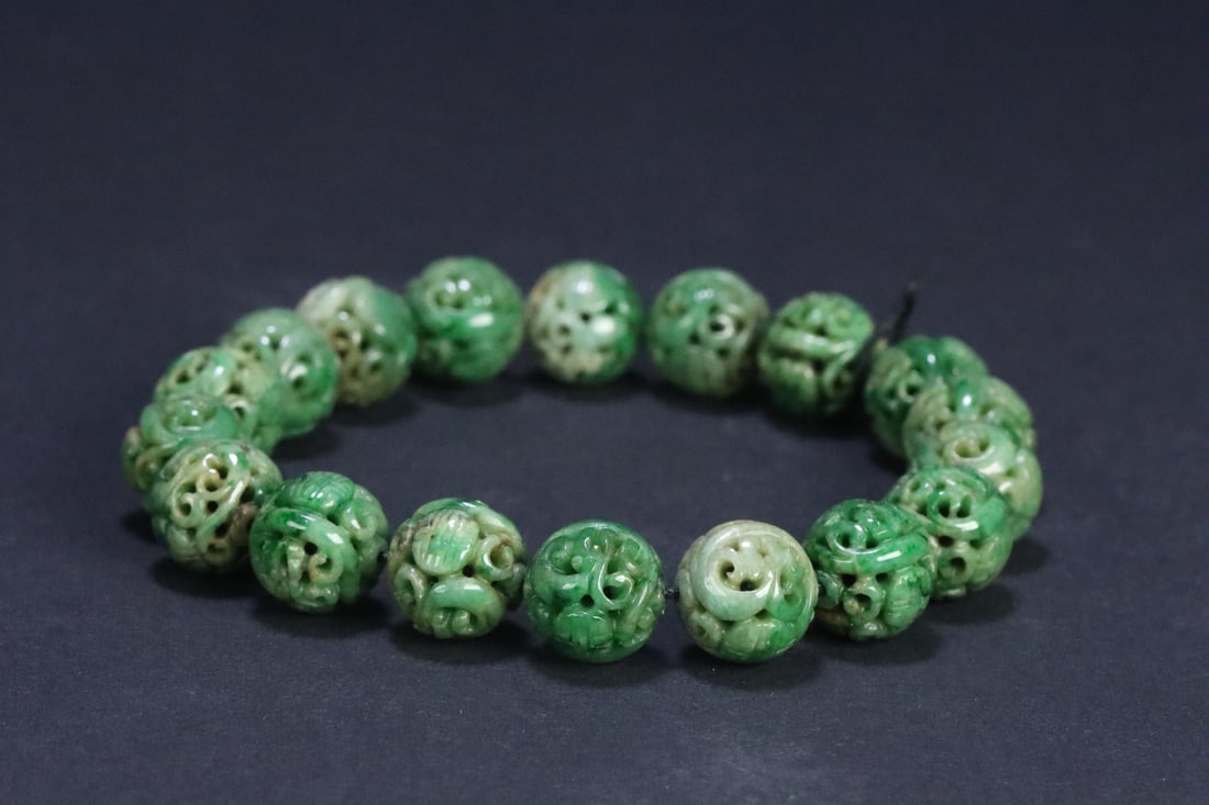 An Exquisite Jadeite Bracelets - 2
