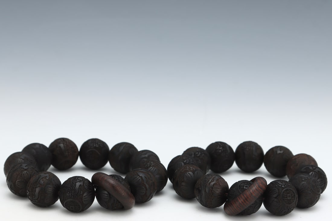 An Exquisite Eaglewood Bracelets - 4