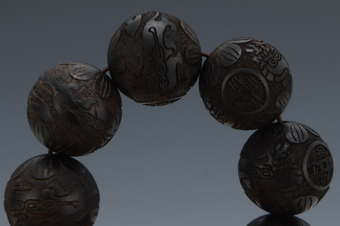 An Exquisite Eaglewood Bracelets - 9