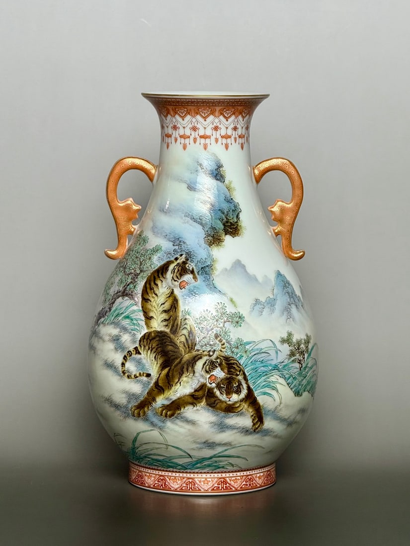 An Exquisite Iron-Red Painted Gold Animal Pattern Double-Ears Vase: An Exquisite Iron-Red Painted Gold Animal Pattern Double-Ears Vase the Republic of China Size:13.3inx7.8in矾红描金图案边老虎题诗ࡡ