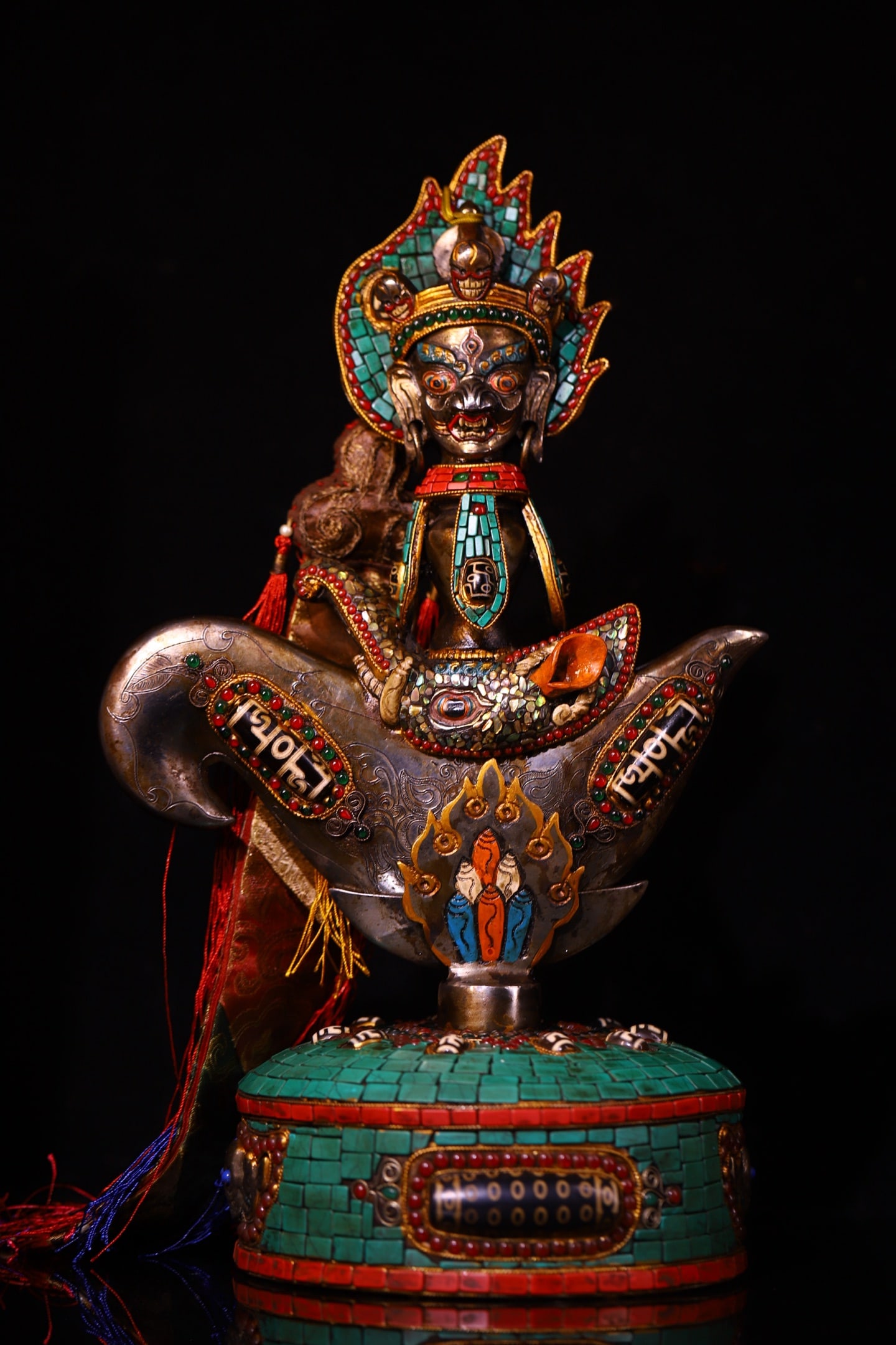 An Exquisite Iron Painted Color Inlaid Gems Ornament: An Exquisite Iron Painted Color Inlaid Gems Ornament Qing Dynasty, China Size:15inx8.7in Weight:3560g铁描彩镶嵌宝石天珠法器 中&#