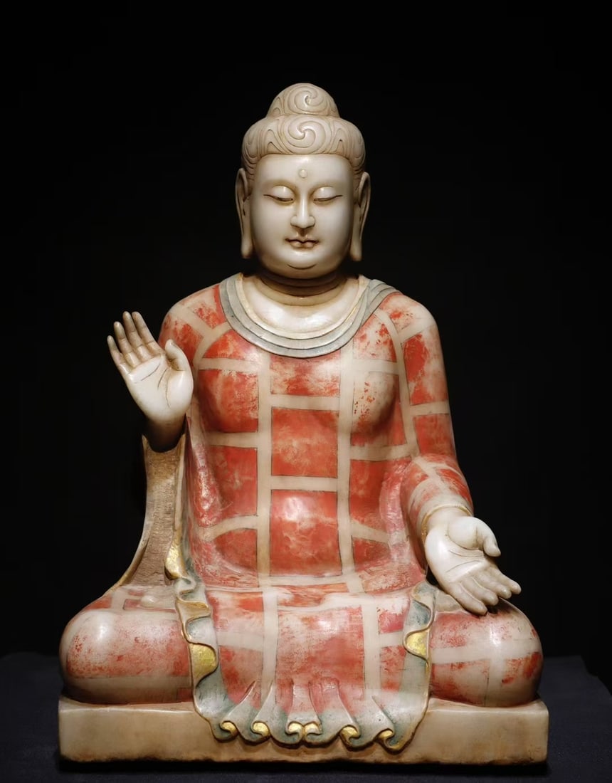 A Exquisite Marble Buddha statue Ornament: A Exquisite Marble Buddha statue Ornament Tang Dynasty, China Size:26.8inx17.7inx14.6in汉白玉彩绘佛像 中国唐代 Size:68cmx45cmx37cm