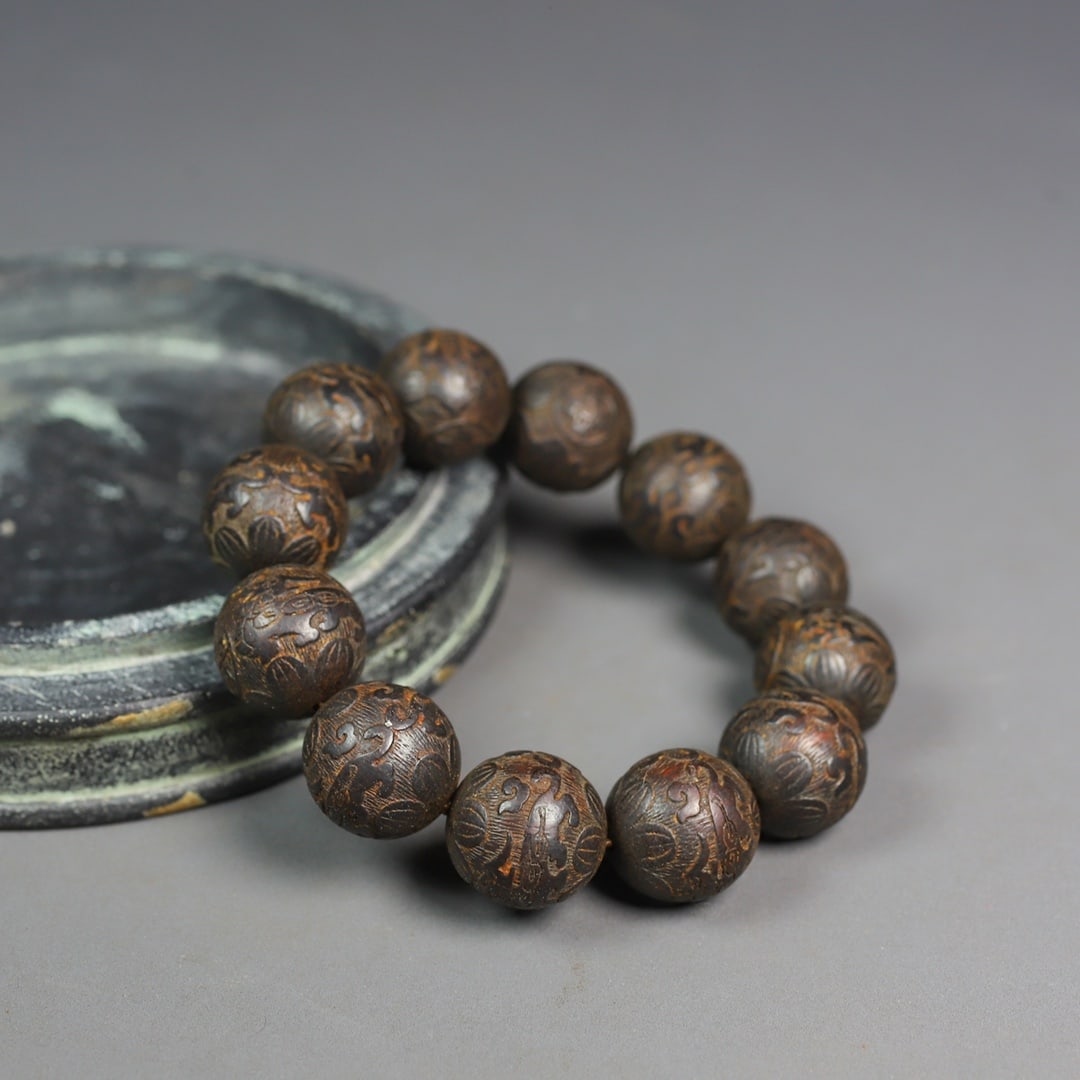 An Exquisite Eaglewood Bracelets - 3