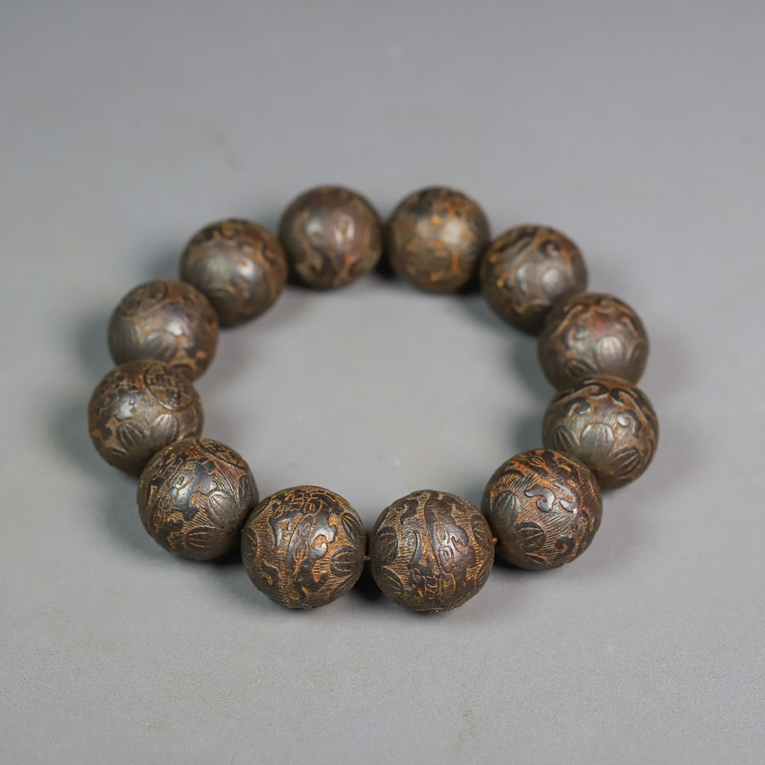 An Exquisite Eaglewood Bracelets - 4