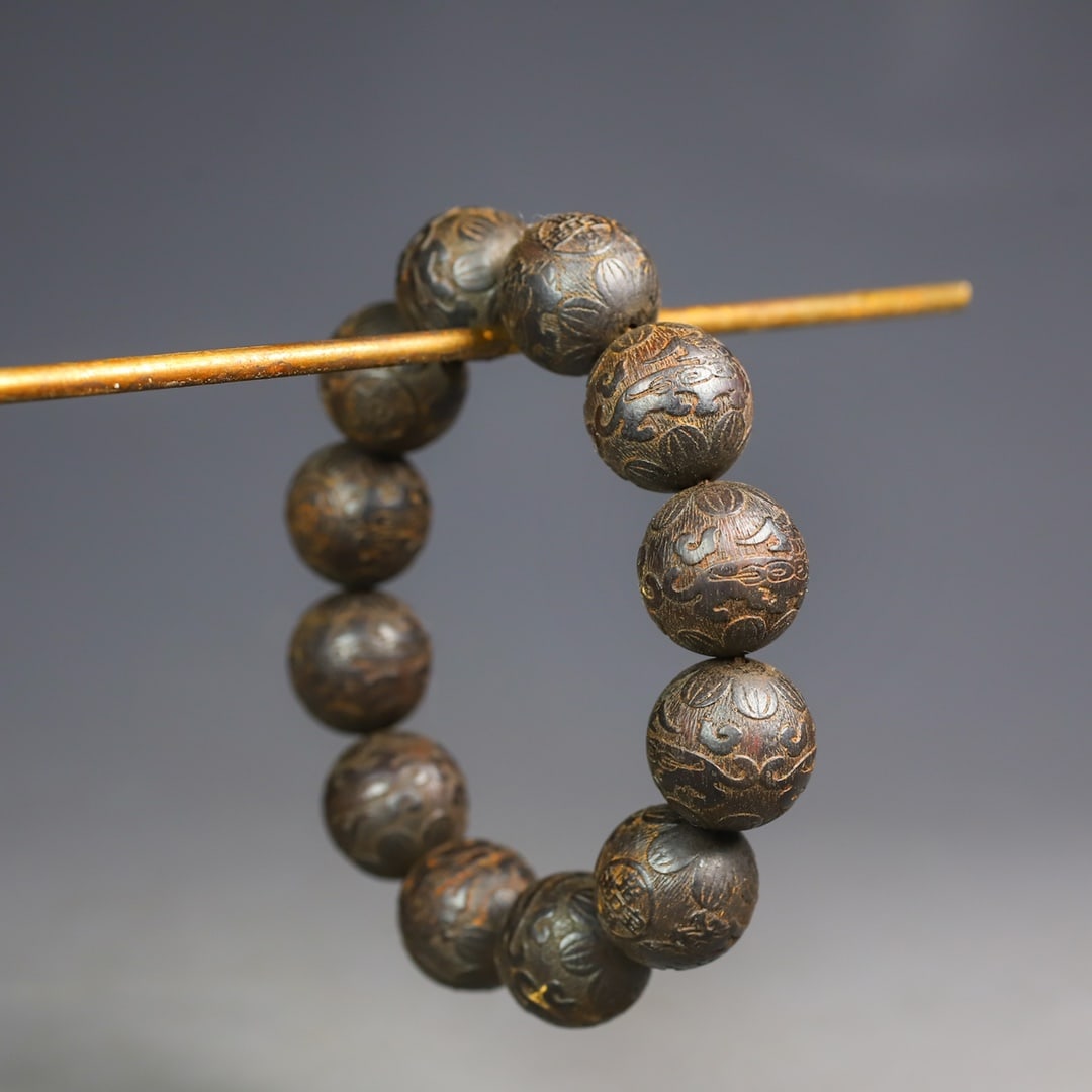 An Exquisite Eaglewood Bracelets - 9