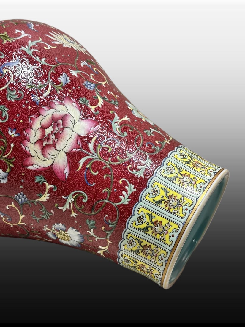 A Exquisite Ruby Red-Glazed Ground Lotus Pattern Vase - 7