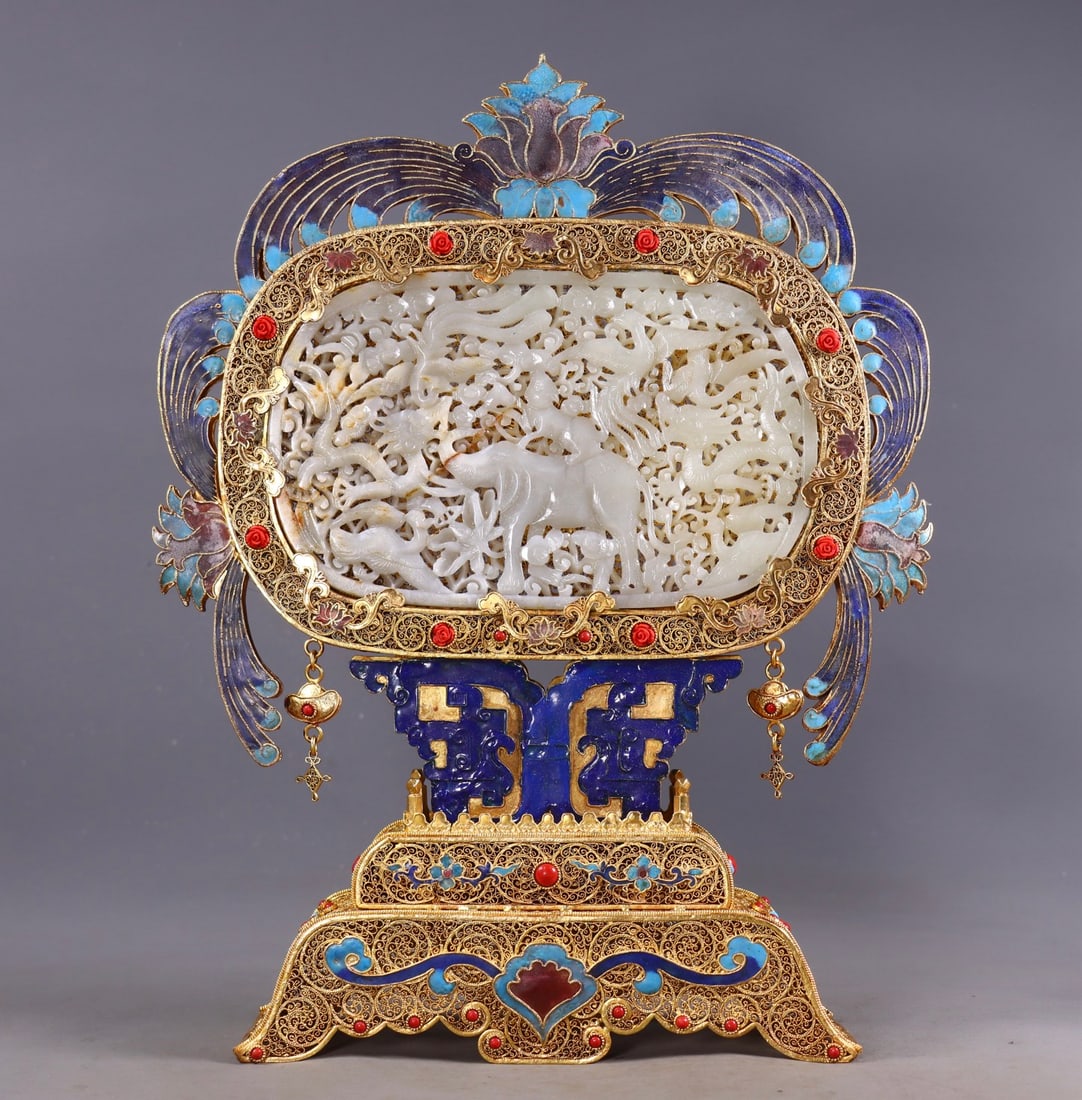 A Exquisite Filigree Gilt Inlaid Hotan Jade Screen: A Exquisite Filigree Gilt Inlaid Hotan Jade Screen,Qing Dynasty, China,Qianlong Four-character Mark,Size:10.8inx3.1inx14in,Weight:1623g 花丝鎏金镶嵌和田