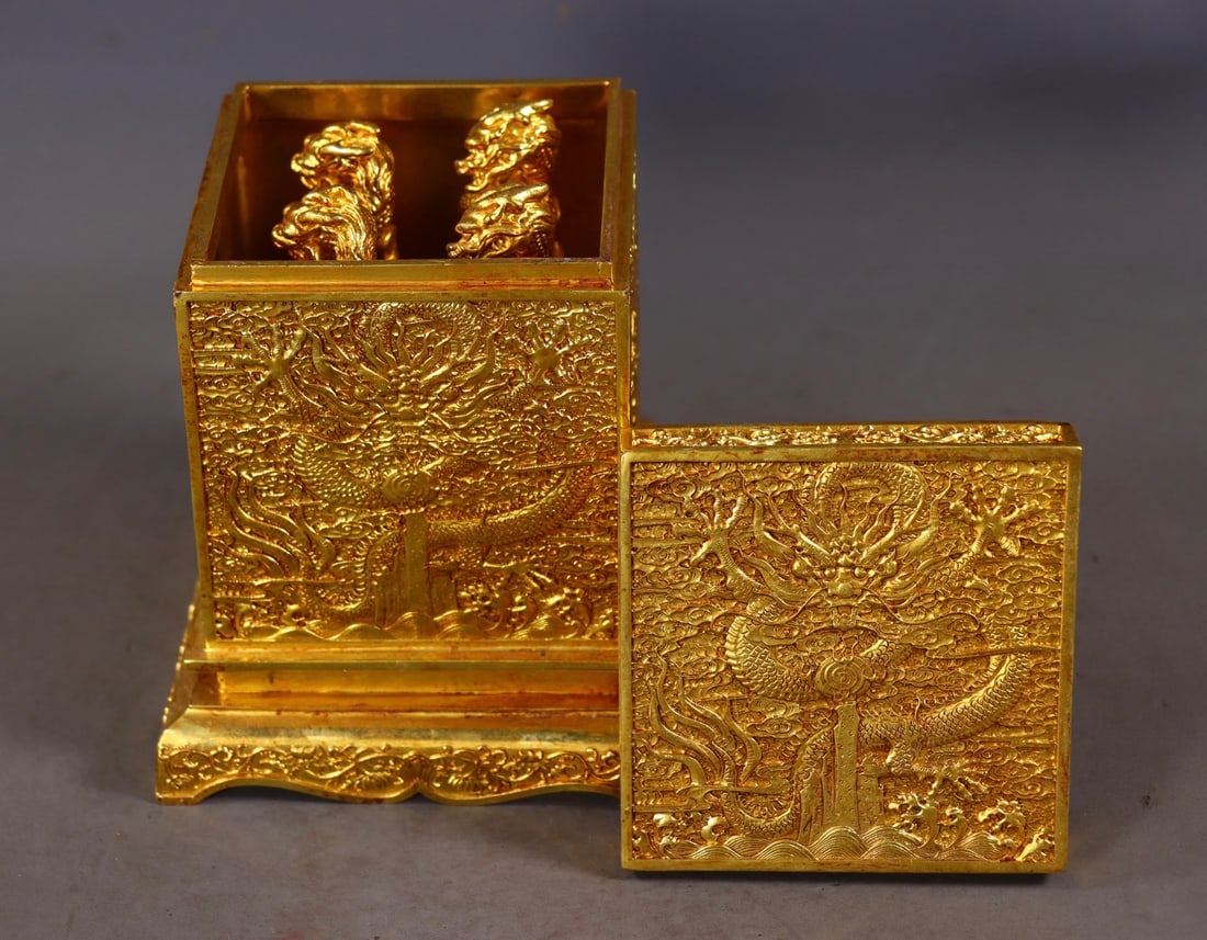 A Set of Exquisite Purple Copper Gilt Dragon Seal: A Set of Exquisite Purple Copper Gilt Dragon Seal,Qing Dynasty, China,Size:6.1inx4.9inx4.9in(Box),4.3inx1.2inx1.2in(Seal),Weight:4190g 一套紫铜鎏金龙印&