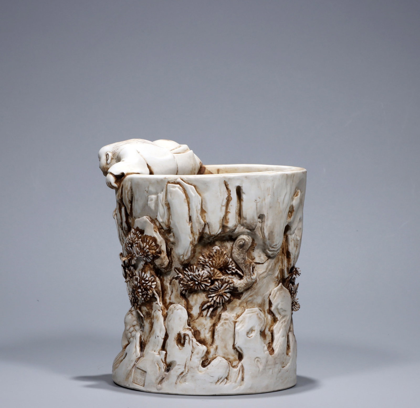 A Exquisite White Glaze Figures Pattern Brush Pot - 2