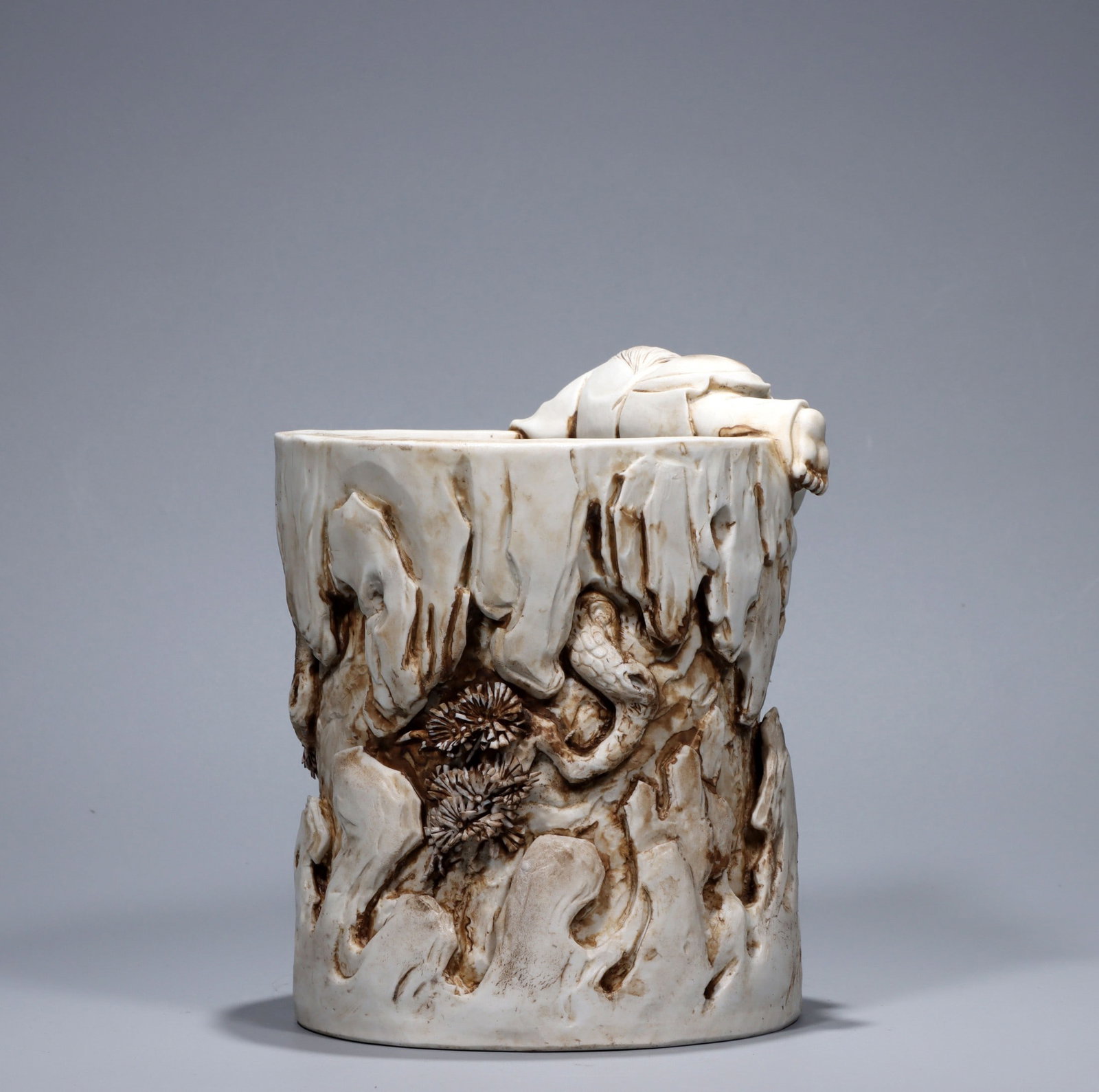 A Exquisite White Glaze Figures Pattern Brush Pot - 3