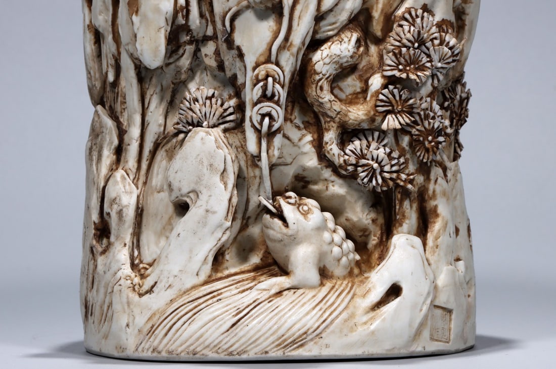A Exquisite White Glaze Figures Pattern Brush Pot - 6