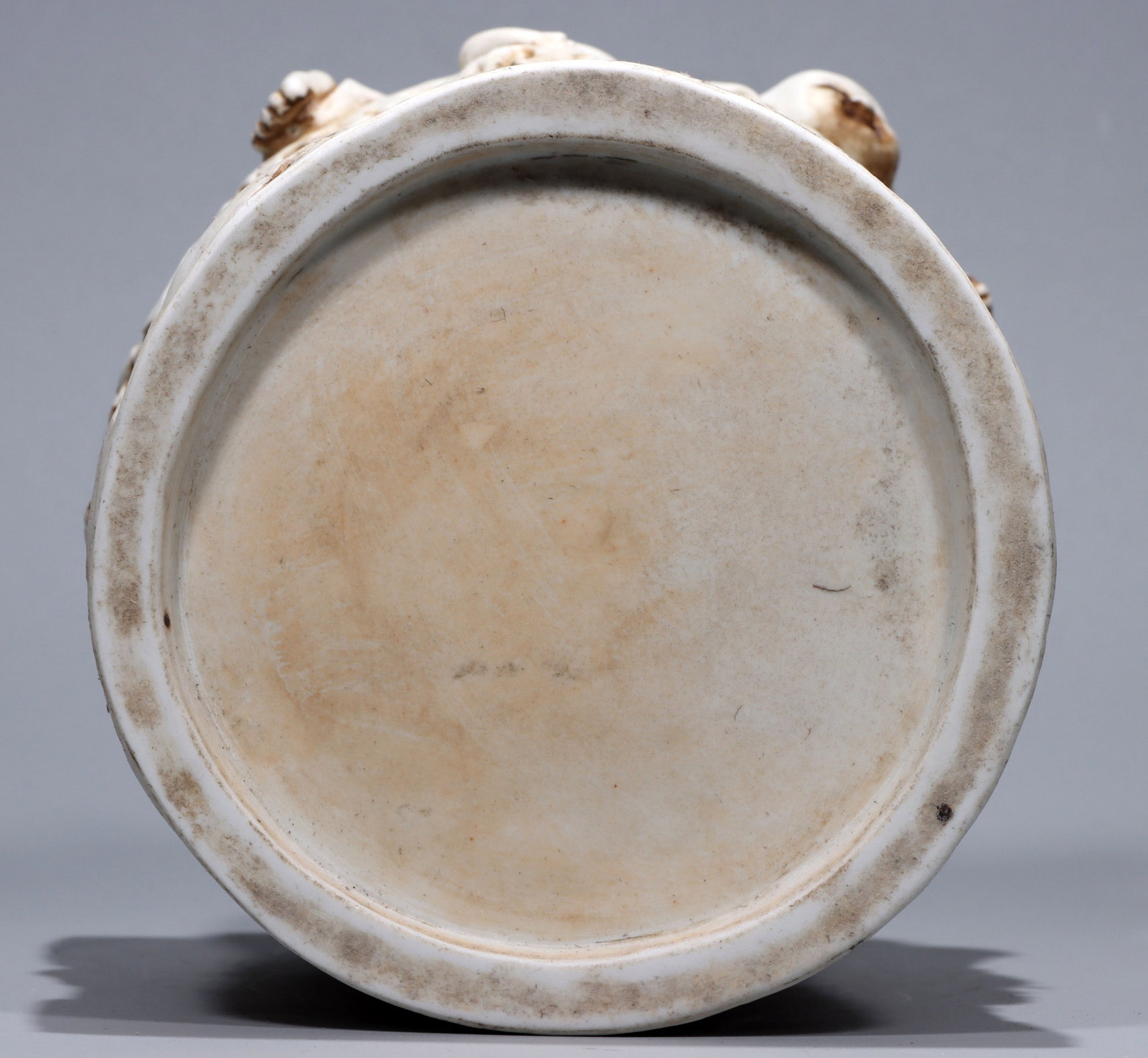 A Exquisite White Glaze Figures Pattern Brush Pot - 9