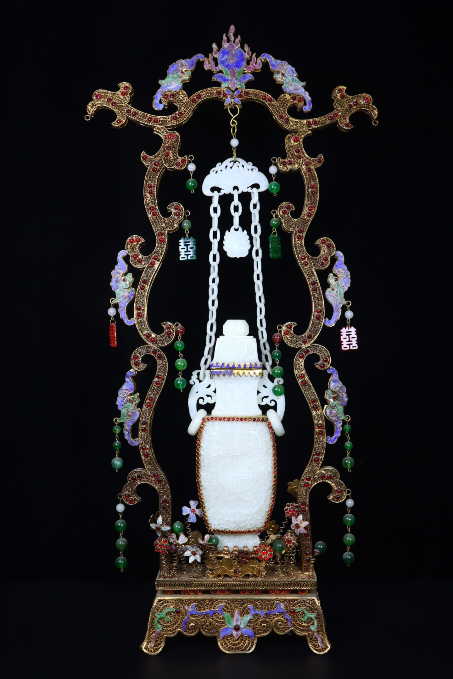 A Exquisite Hotan Jade Cloisonne Double-Ears Chain Vase: A Exquisite Hotan Jade Cloisonne Double-Ears Chain Vase,Qing Dynasty, China,Size:12inx3inx24.8in,Weight:1825g 和田玉掐丝双耳链条瓶,中&