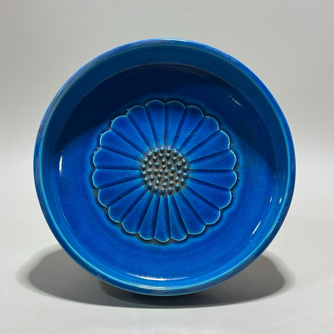 A Exquisite Peacock Blue Glazed Flower Pattern Plate: A Exquisite Peacock Blue Glazed Flower Pattern Plate,Qing Dynasty, China,Qianlong Six-character Mark,Size:2.6inx7.1inx4.2in 孔雀蓝釉花卉纹盘,中