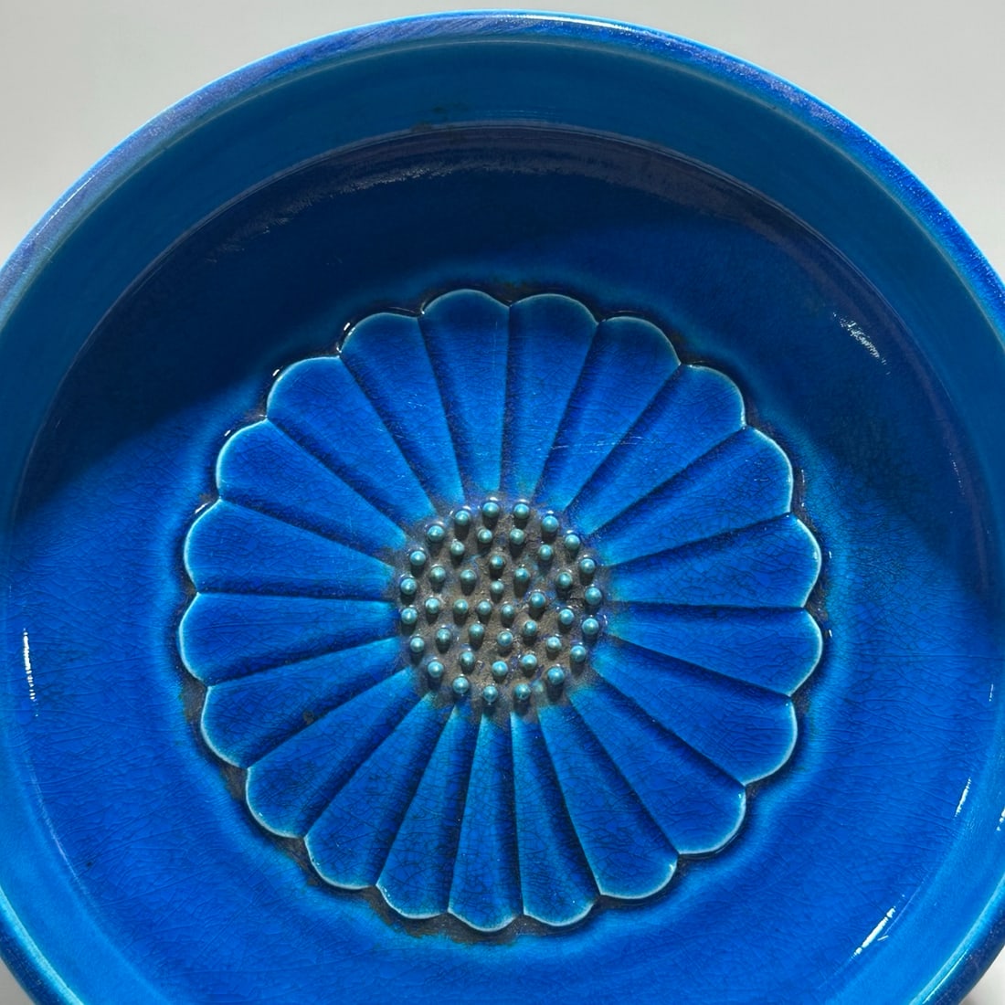A Exquisite Peacock Blue Glazed Flower Pattern Plate - 2