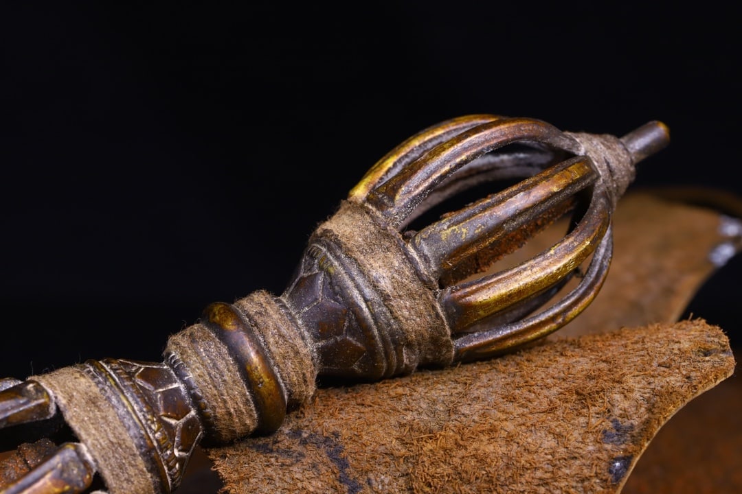 A Exquisite Coppery Base Vajra - 4