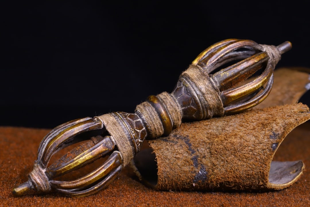 A Exquisite Coppery Base Vajra - 7