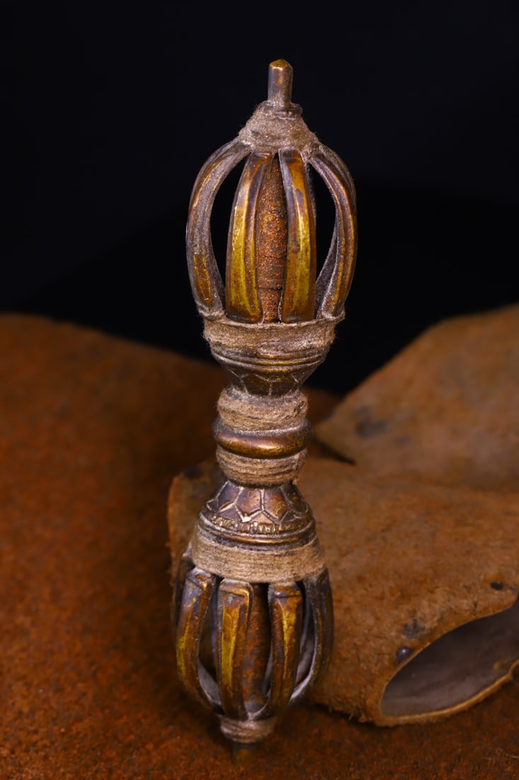 A Exquisite Coppery Base Vajra - 8