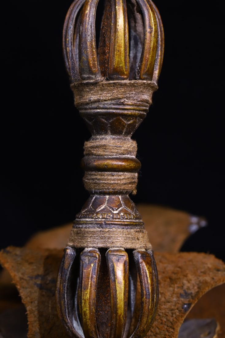 A Exquisite Coppery Base Vajra - 9