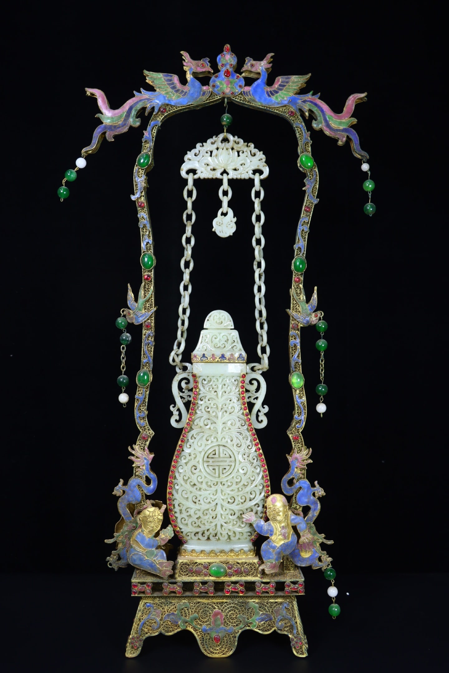 A Exquisite Hotan Jade Cloisonne Chain Vase: A Exquisite Hotan Jade Cloisonne Chain Vase,Qing Dynasty, China,Size:11.4inx2.8inx23.6in,Weight:1892g 和田玉掐丝链条瓶,中国清代