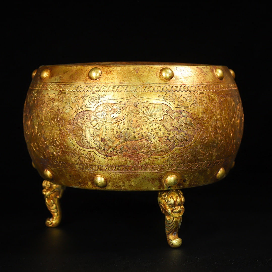 A Exquisite Gilt Bronze Auspicious Beast Drum: A Exquisite Gilt Bronze Auspicious Beast Drum,Tang Dynasty, China,Size:9.8inx7.9in,Weight:3220g 铜鎏金瑞兽鼓,中国唐代