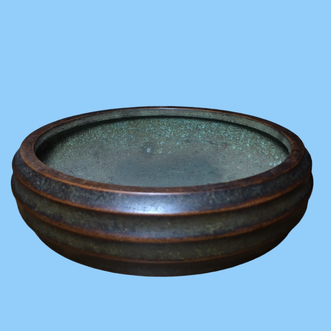 A Exquisite Bronze Censer: A Exquisite Bronze Censer,Ming Dynasty, China,Xuande Four-character Mark,Size:2.4inx7.1in,Weight:2980g 铜造香炉,中国明代,宣德四字