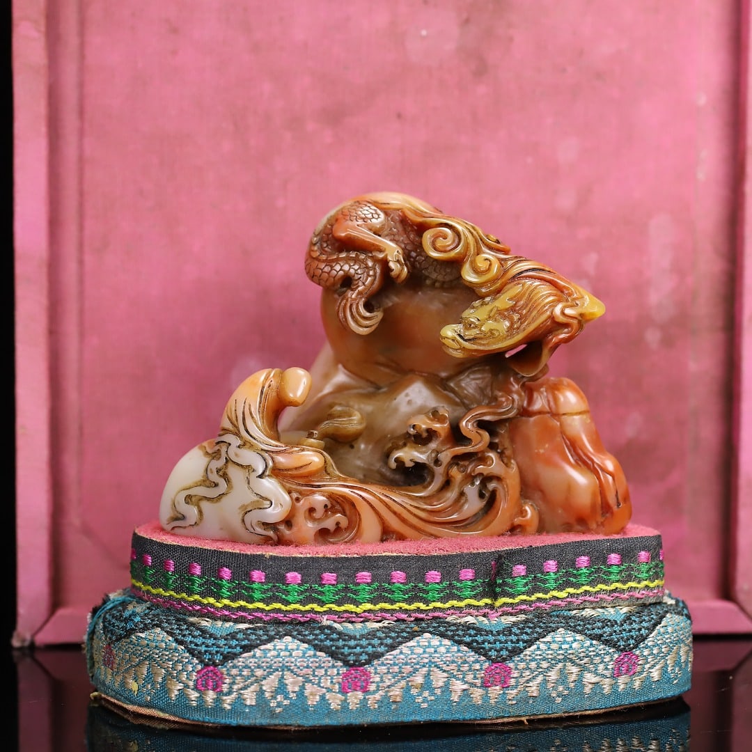 A Exquisite Shoushan Stone Dragon Pattern Seal: A Exquisite Shoushan Stone Dragon Pattern Seal,Qing Dynasty, China,With Mark,Size:3.5inx2.7inx1.6in,Weight:199g 寿山石龙印章,中国清代,४