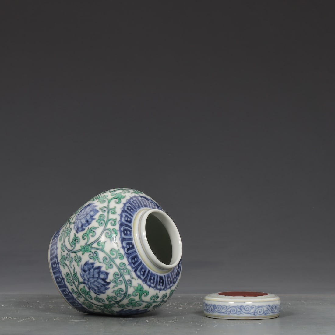 A Exquisite Doucai Lotus Pattern Jar - 7