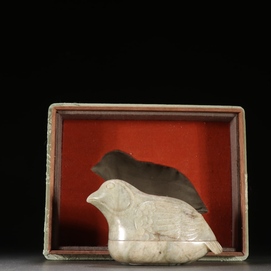 A Exquisite Hotan Bird Box: A Exquisite Hotan Bird Box,Qing Dynasty, China,Size:3.9inx2.2in,Weight:111.8g 和田玉鸟盒,中国清代